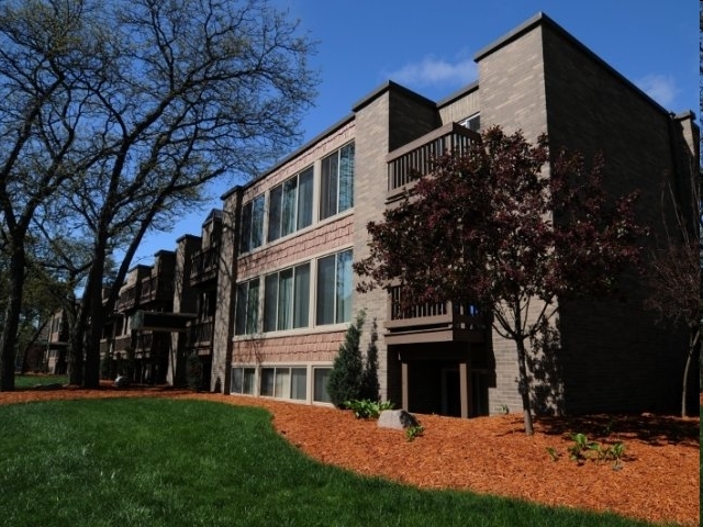 Haslett Arms Apartments in East Lansing, MI - Building Photo - Building Photo