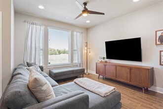 904 Olive Creek Dr in Georgetown, TX - Foto de edificio - Building Photo