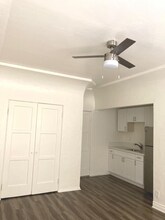 111 S Manhattan Pl-Unit -206 in Los Angeles, CA - Foto de edificio - Building Photo