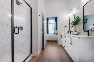 Finley on the Green in Charlotte, NC - Foto de edificio - Building Photo