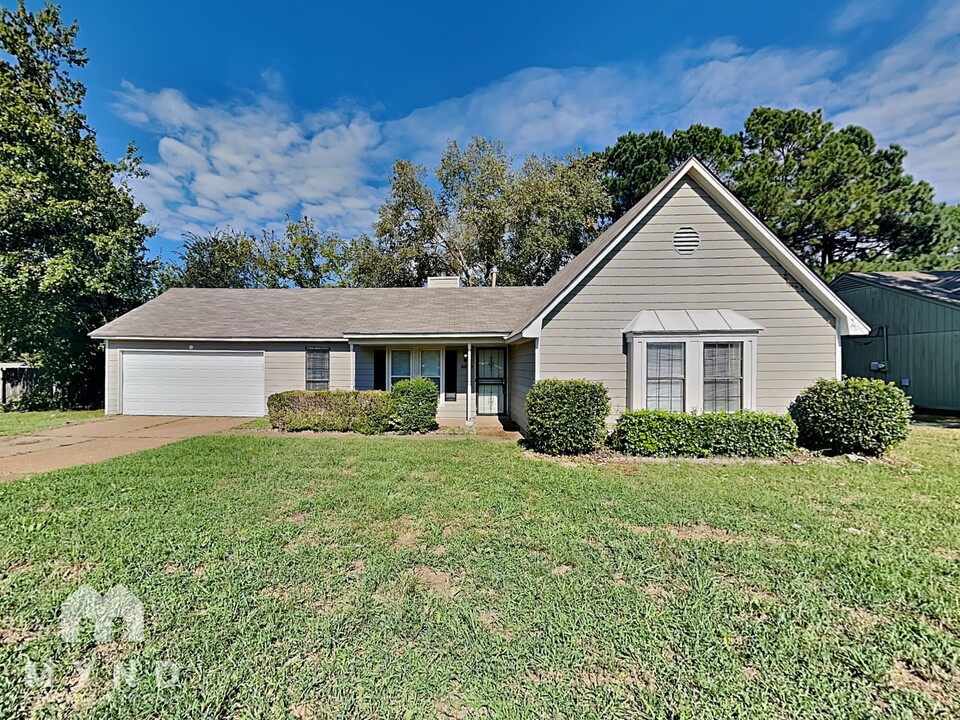 4870 Summitridge Dr in Memphis, TN - Building Photo