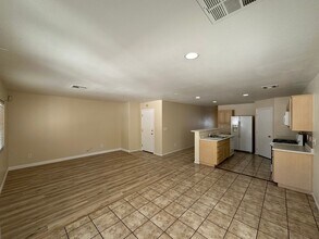 4925 Drifting Pebble St in North Las Vegas, NV - Foto de edificio - Building Photo