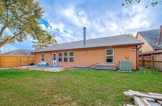 410 Forest Hills Dr in League City, TX - Building Photo - Building Photo