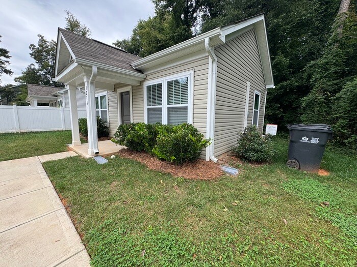 3214 Capitol Dr in Charlotte, NC - Building Photo