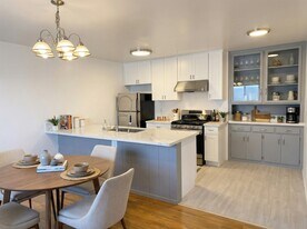 325 E Stocker St in Glendale, CA - Building Photo