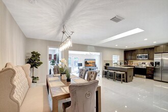 702 Grove St in Lake Worth Beach, FL - Building Photo - Building Photo