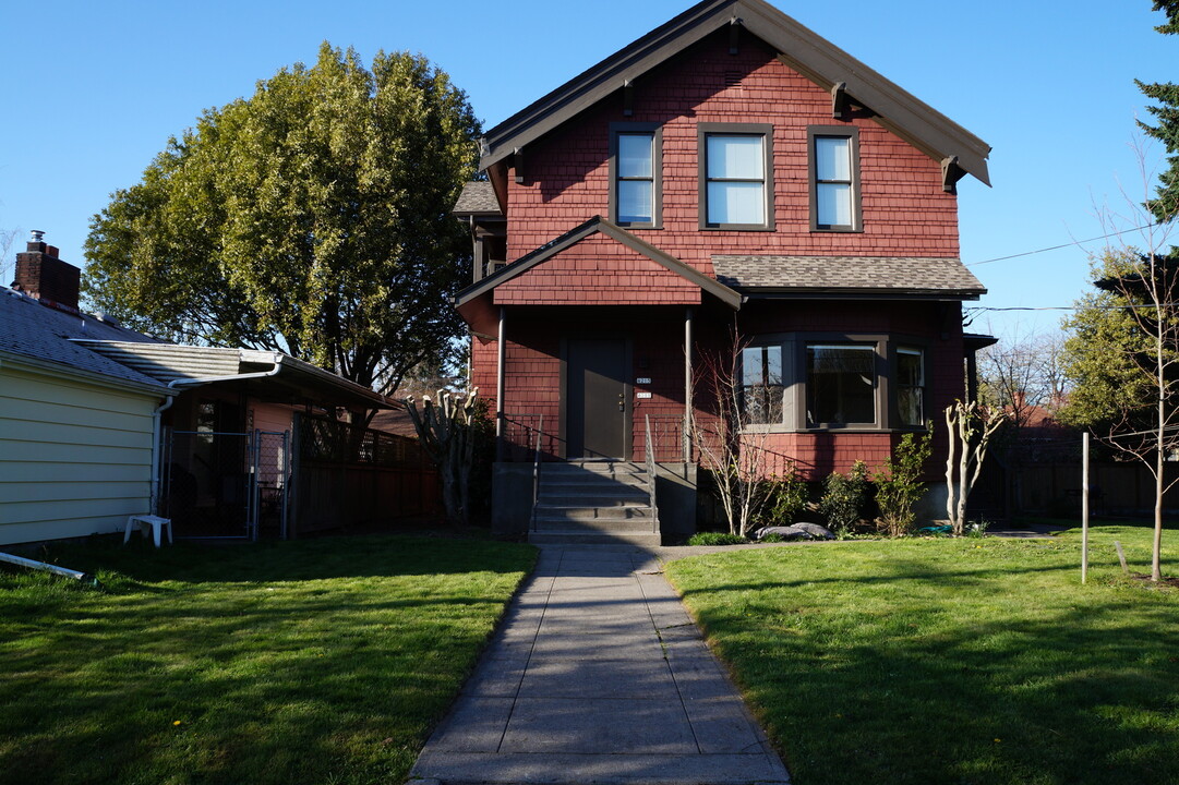 4211-4215 SE Alder St-Unit -4211 in Portland, OR - Building Photo