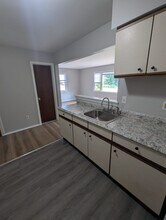 220 Glen Haven Rd, Unit D in New Haven, CT - Building Photo - Building Photo