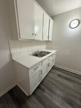 6645 Etiwanda Ave in Los Angeles, CA - Building Photo - Building Photo