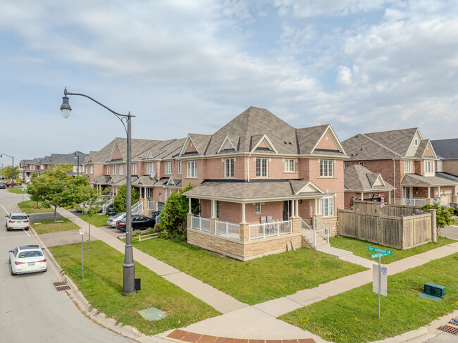 89 Sky Harbour Dr in Brampton, ON - Building Photo - Building Photo