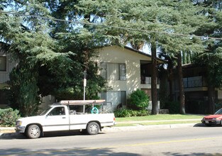 5740 Hazeltine Ave in Van Nuys, CA - Building Photo - Building Photo