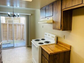 8236 Center Pkwy in Sacramento, CA - Building Photo - Building Photo