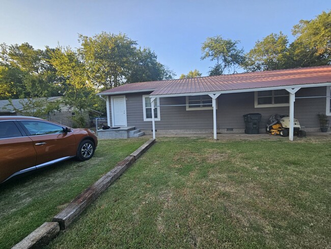 property at 403 W 2nd St