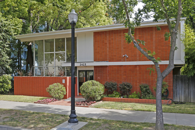 2425 Capitol Ave in Sacramento, CA - Building Photo - Building Photo