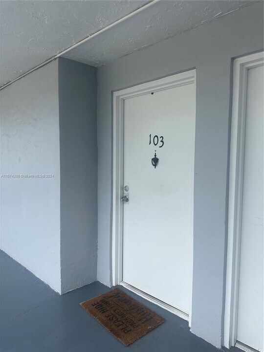 13870 SW 62nd St, Unit 103 in Miami, FL - Foto de edificio