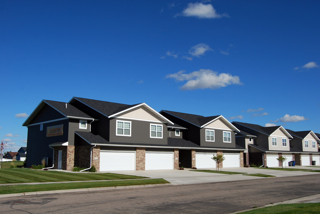 Townhomes at Stonemill in Moorhead, MN - Building Photo