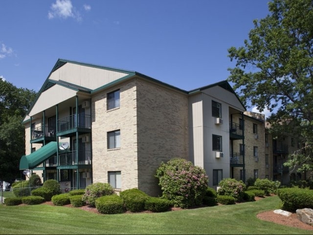 Heritage at Merrimack in Manchester, NH - Building Photo