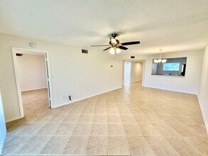 738 Landover Cir in Naples, FL - Building Photo - Building Photo