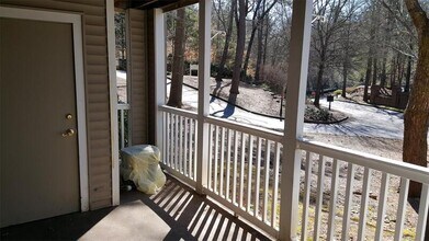 606 Barrington Hills Dr in Atlanta, GA - Building Photo - Building Photo