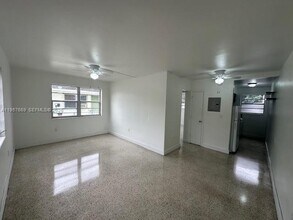 6430 W Flagler St in Miami, FL - Building Photo - Building Photo