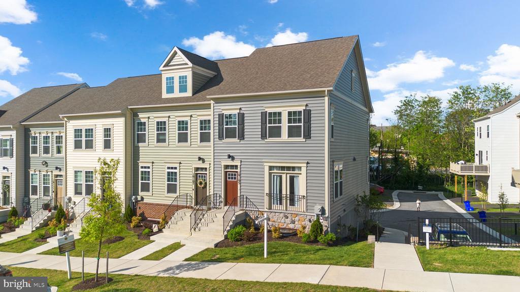10105 Kings Grove Wy in Damascus, MD - Foto de edificio