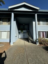 56 Lark Center Dr-Unit -C in Santa Rosa, CA - Building Photo - Building Photo