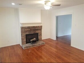 4411 Jane St in Bellaire, TX - Foto de edificio - Building Photo