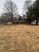 451 E Dinkins St in Canton, MS - Building Photo