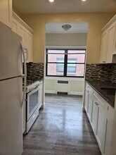 65 Henry Ave-Unit -A in Palisades Park, NJ - Foto de edificio - Building Photo