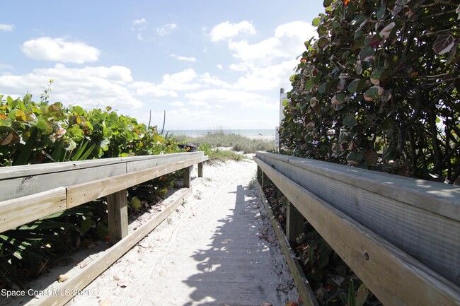 419 Seaport Blvd in Cape Canaveral, FL - Foto de edificio - Building Photo