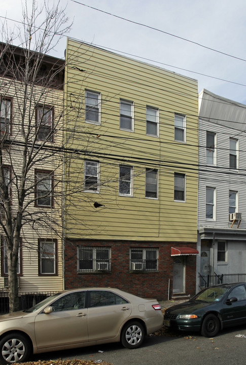 33 Orchard St in Jersey City, NJ - Building Photo