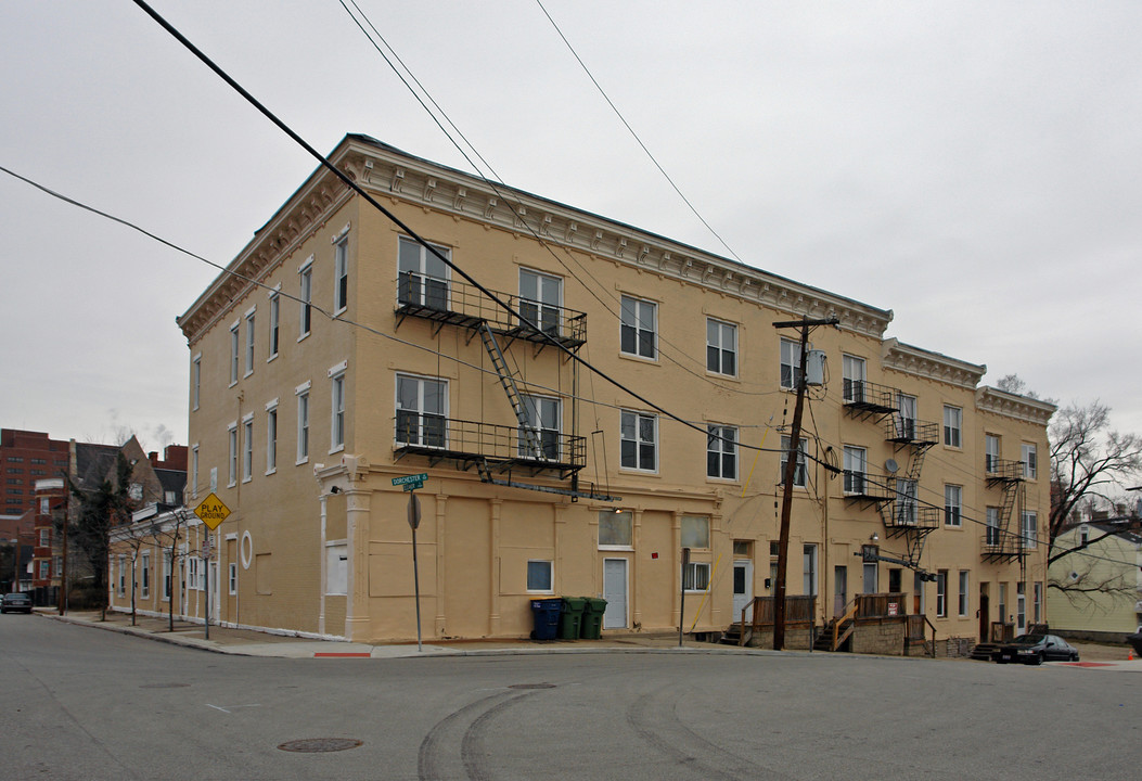 100 Dorchester Ave in Cincinnati, OH - Building Photo