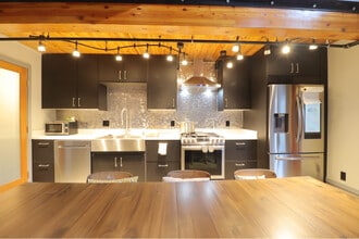 6105 San Pablo Ave in Oakland, CA - Building Photo - Building Photo