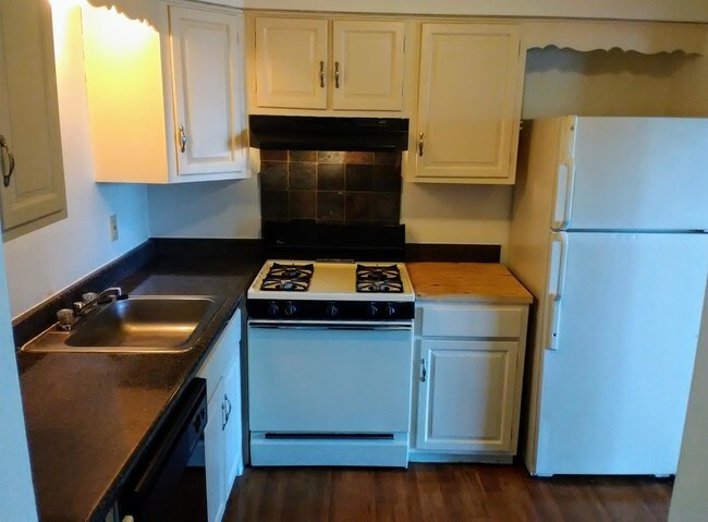 23700 W Warren Ave-Unit -7863 in Dearborn Heights, MI - Building Photo - Building Photo