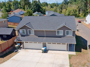 306 Oak St in Winlock, WA - Building Photo - Building Photo