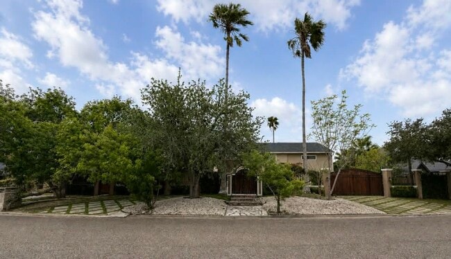 property at 3110 Jacaranda Dr