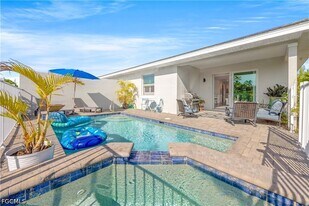 13491 Causeway Palms Cove in Ft. Myers, FL - Building Photo
