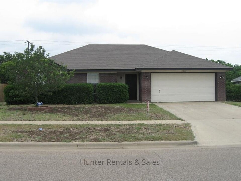 2203 Ledgestone Dr in Killeen, TX - Building Photo