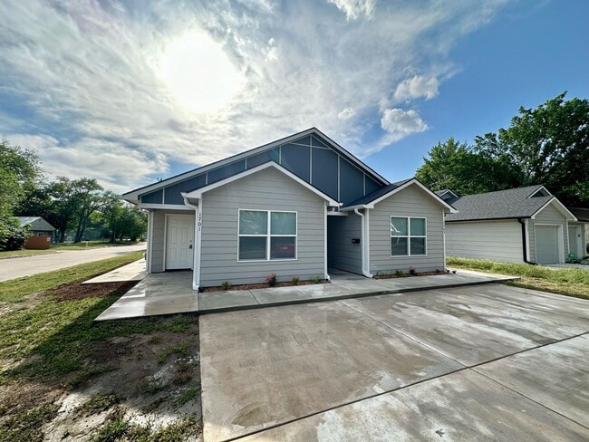 1701 N Grove St in Wichita, KS - Building Photo - Building Photo