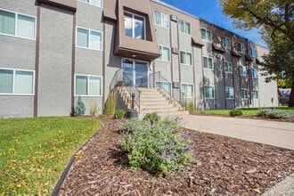 109th Place Apartments in Coon Rapids, MN - Foto de edificio - Building Photo