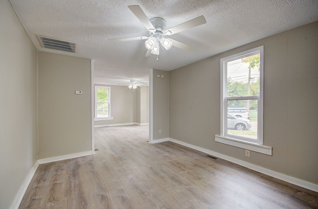 101 Baker Ave in Joliet, IL - Building Photo