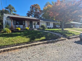 1218 Greenwood Dr in Danville, VA - Building Photo