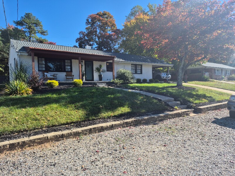 1218 Greenwood Dr in Danville, VA - Building Photo