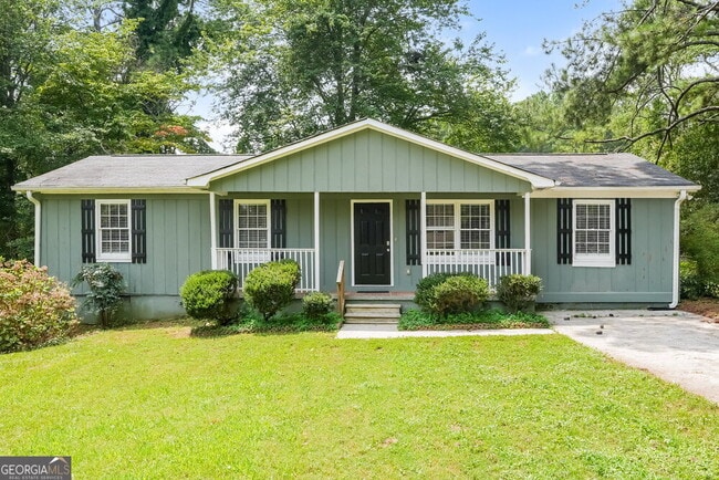 property at 583 Lakeridge Cir SE