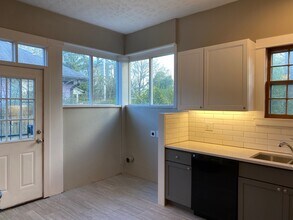 1756 Thompson Ave in East Point, GA - Building Photo - Building Photo