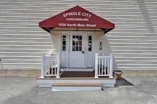 1556 N Main St, Unit 7 in Fall River, MA - Building Photo