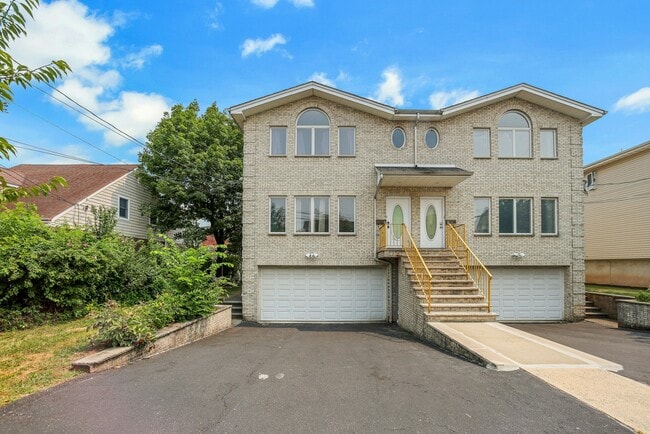 property at 412B 1st St