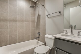 3328 Cedarplaza Ln in Dallas, TX - Foto de edificio - Building Photo