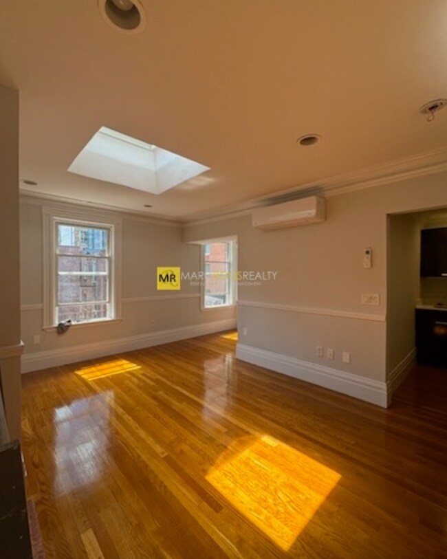 256 Newbury St, Unit 5 in Boston, MA - Foto de edificio - Building Photo