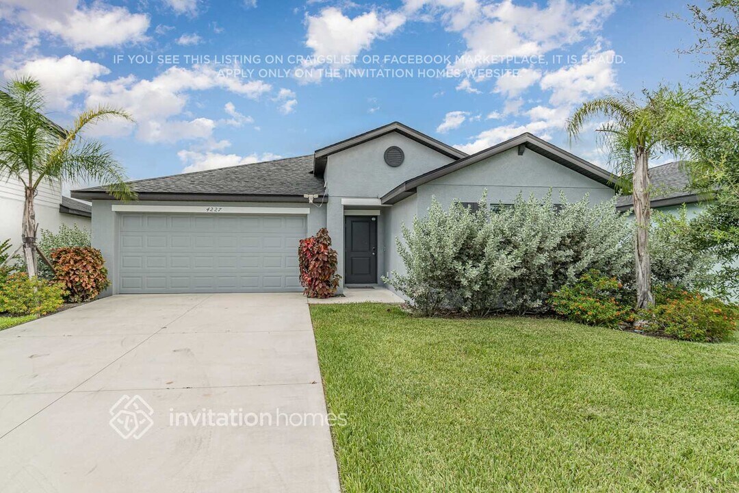 4227 Palatina Way in North Fort Myers, FL - Building Photo